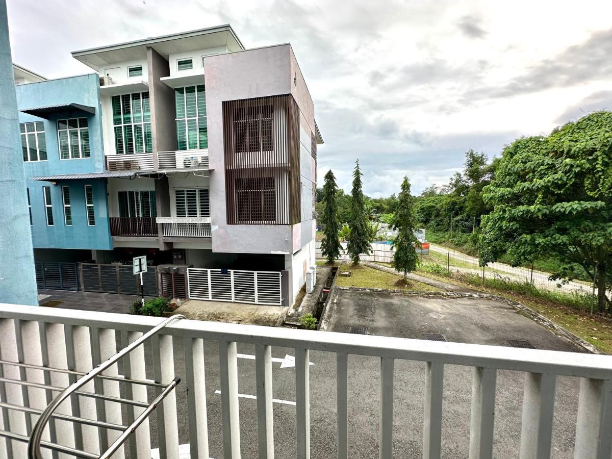 Springfield 3-Storey Cheerful Townhouse #Yoyo Homestay SDK Exterior foto